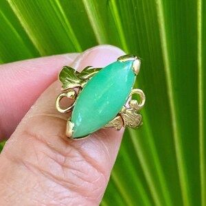 ON SALE Vintage Apple Green Jadeite Cocktail Ring in 14K Yellow Gold US 4.5