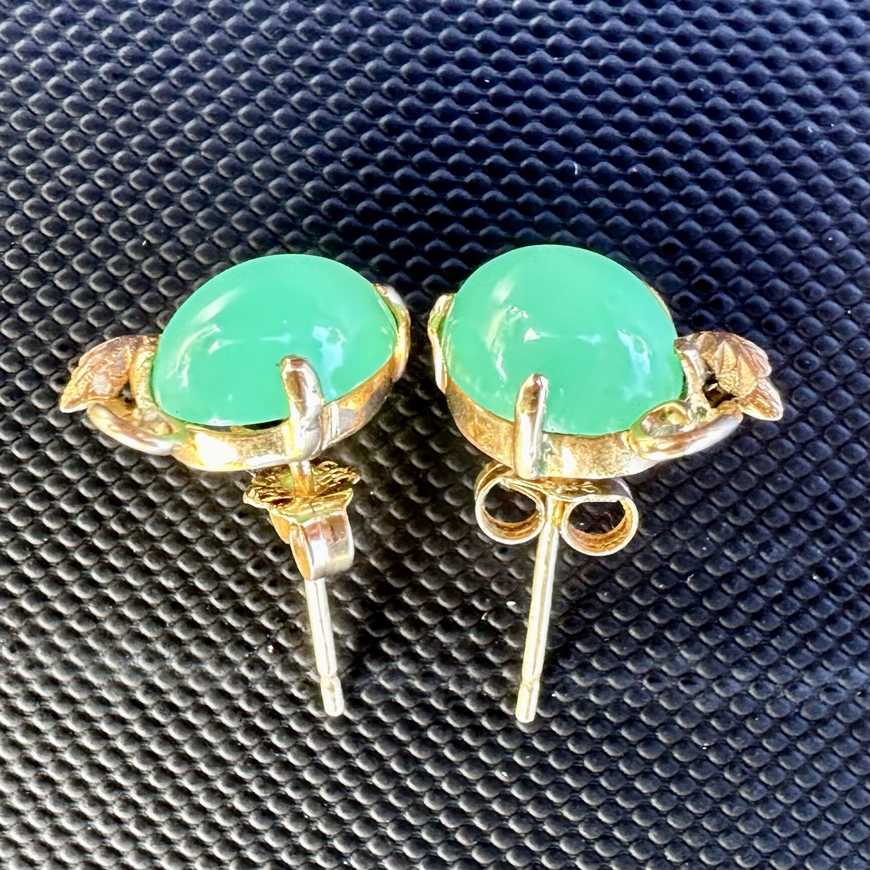14K Yellow Gold Scrolled Botanical Leaves Earrings with Chrysoprase | 3.13g - Image 10