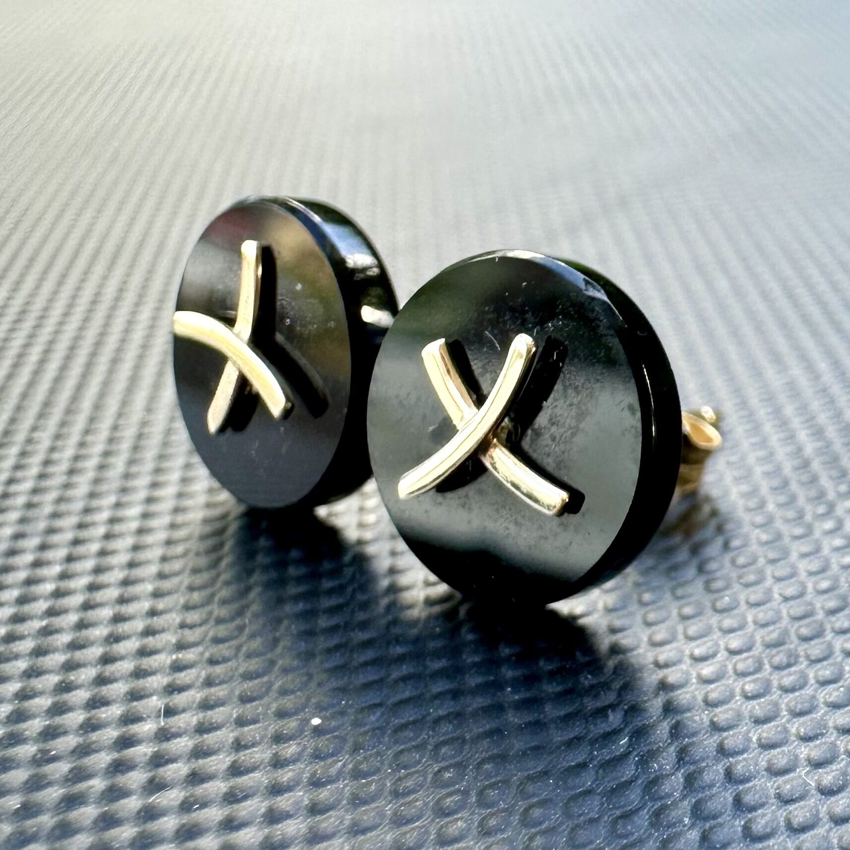 Vintage 14K Yellow Gold Black Onyx Button Stud Earrings with X Cross | Elegant Everyday Jewelry - Image 4