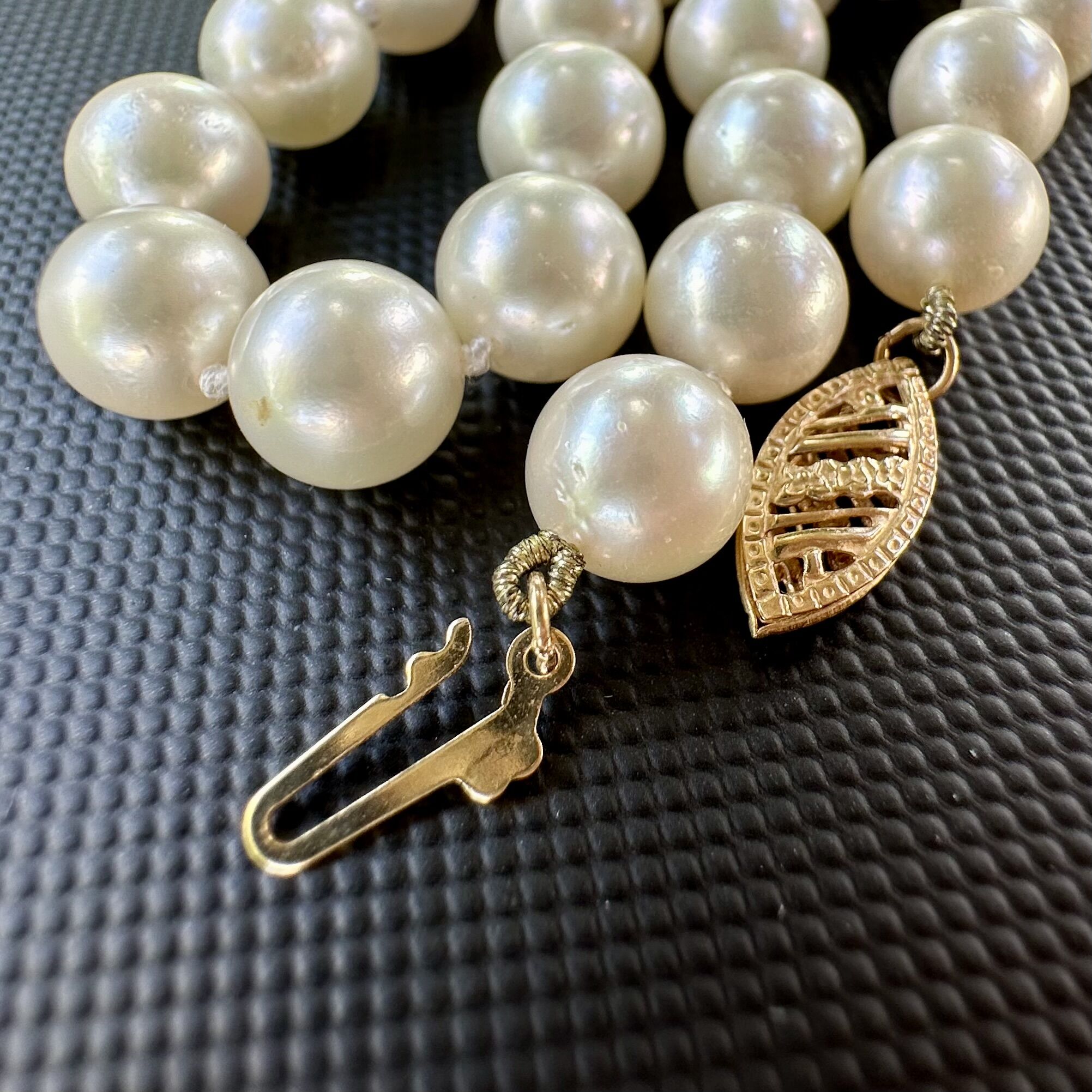 Pearl Necklace with 14K Yellow Gold Clasp