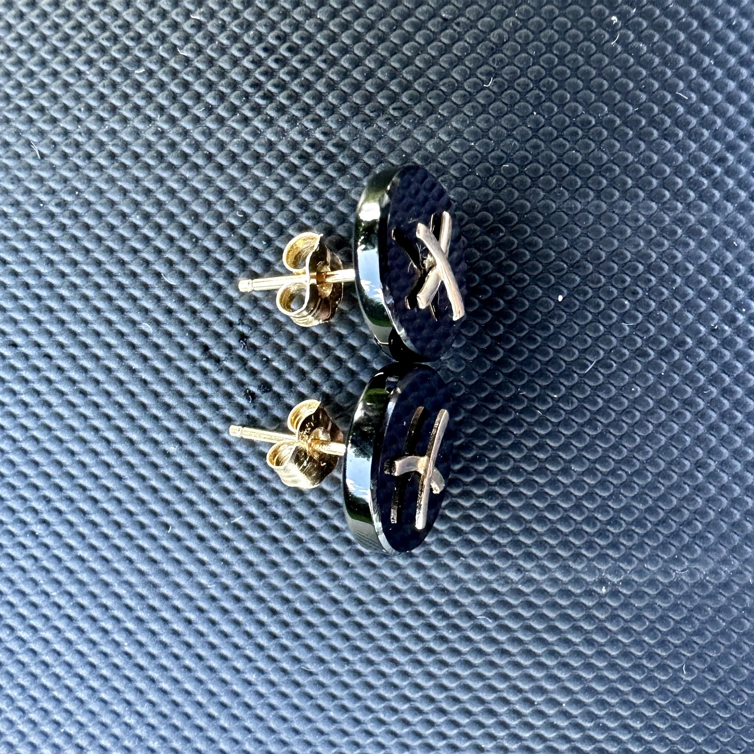 Vintage 14K Yellow Gold Black Onyx Button Stud Earrings with X Cross | Elegant Everyday Jewelry - Image 5