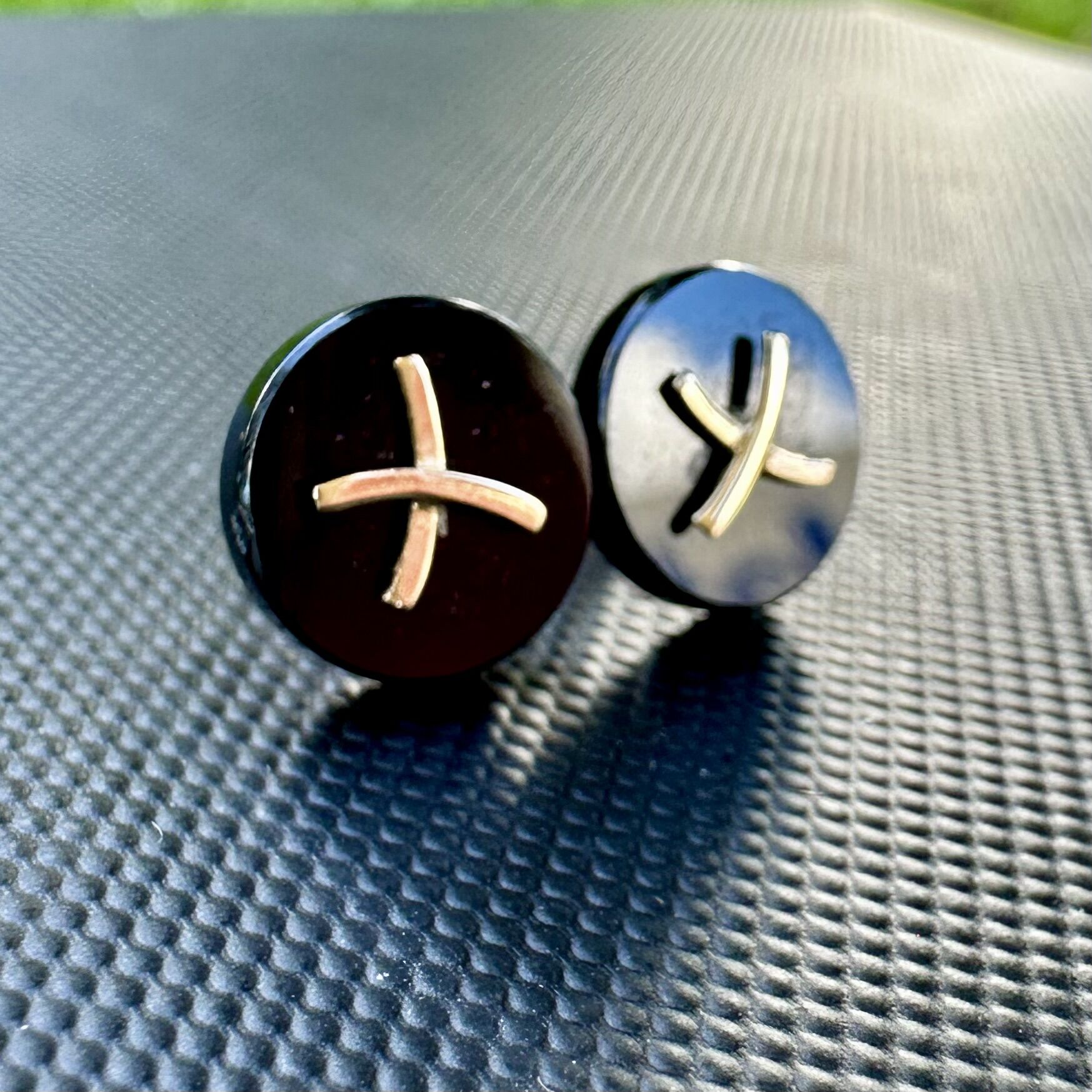 Vintage 14K Yellow Gold Black Onyx Button Stud Earrings with X Cross | Elegant Everyday Jewelry - Image 3