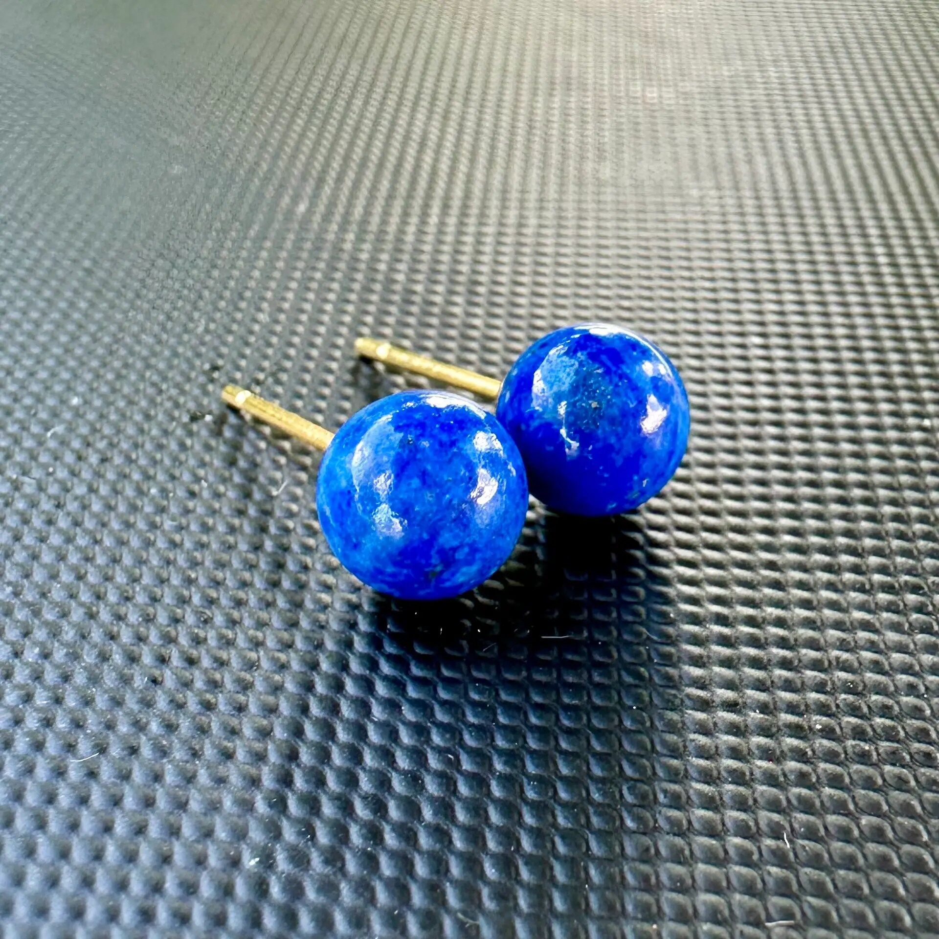 Vintage 14K Yellow Gold Lapis Stud Earrings - Image 2