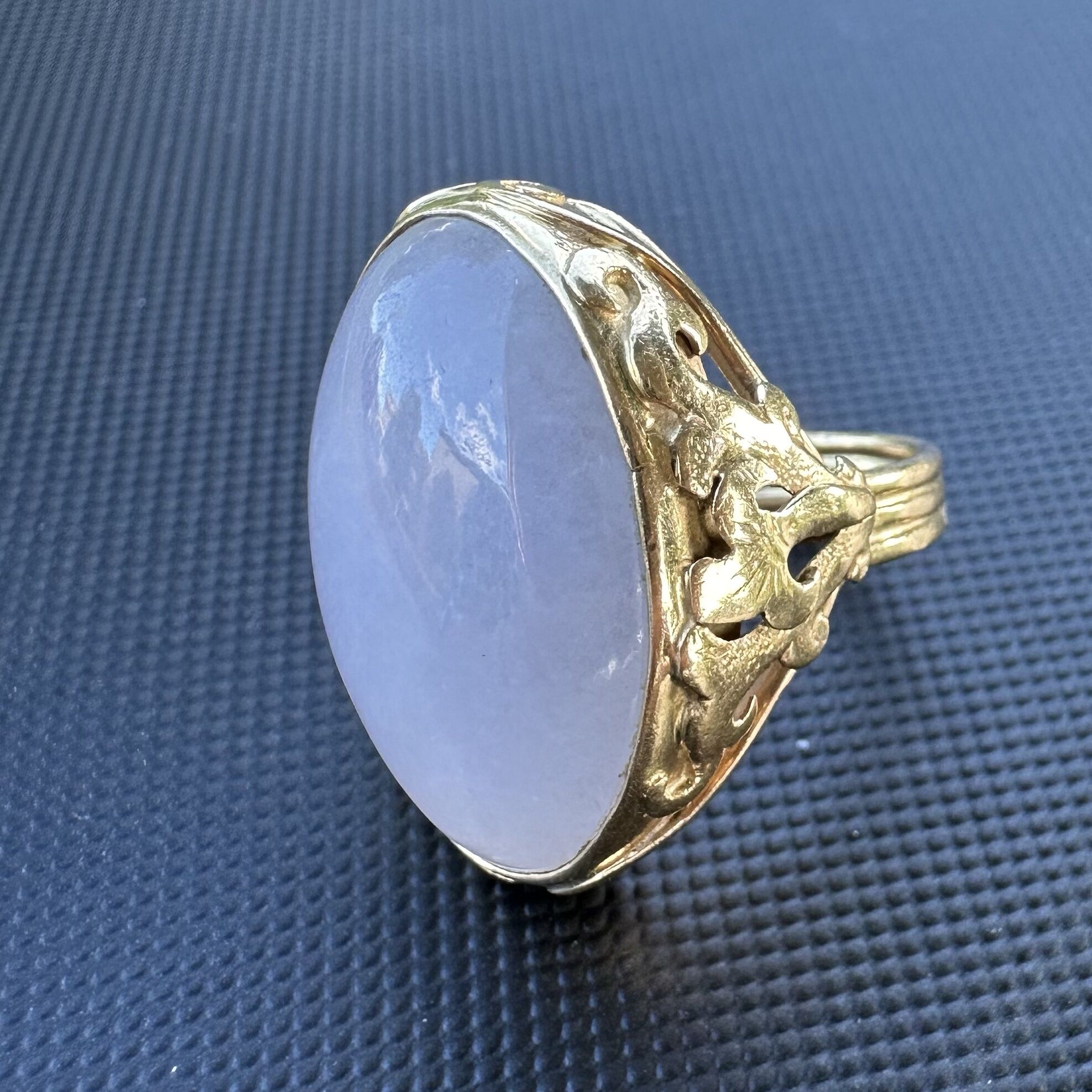 MING’S Translucent Water Jade Ring | 14K Yellow Gold | Leaves Motif | Large Jade Stone - Image 4