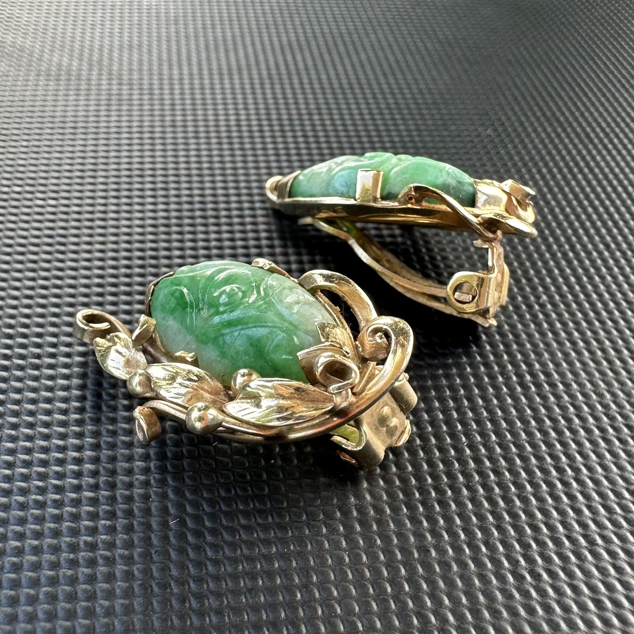 MING'S 14K Carved Jadeite Jade Vivid Green Leaf Scroll Clip-On Earrings - Image 10