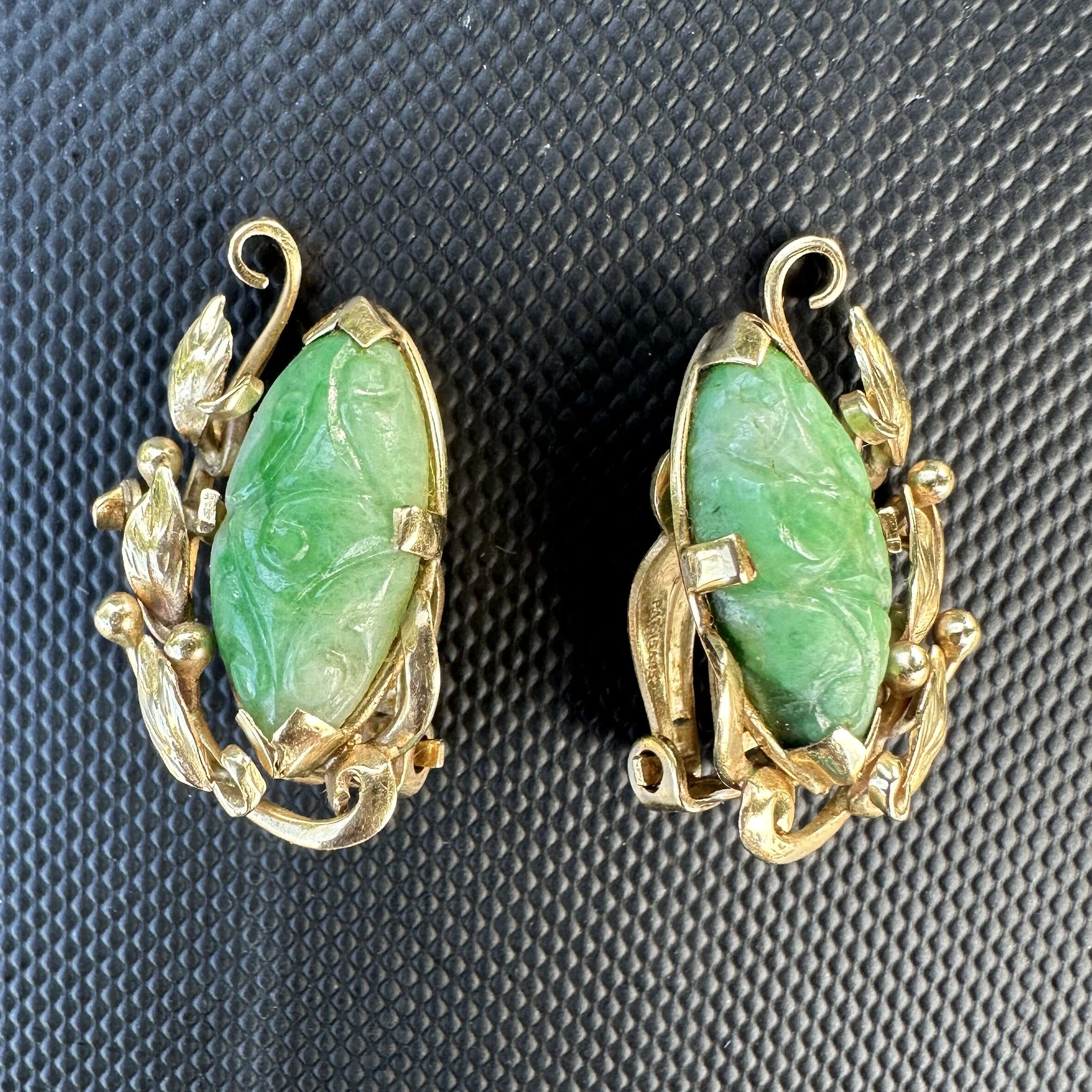 MING'S 14K Carved Jadeite Jade Vivid Green Leaf Scroll Clip-On Earrings - Image 12