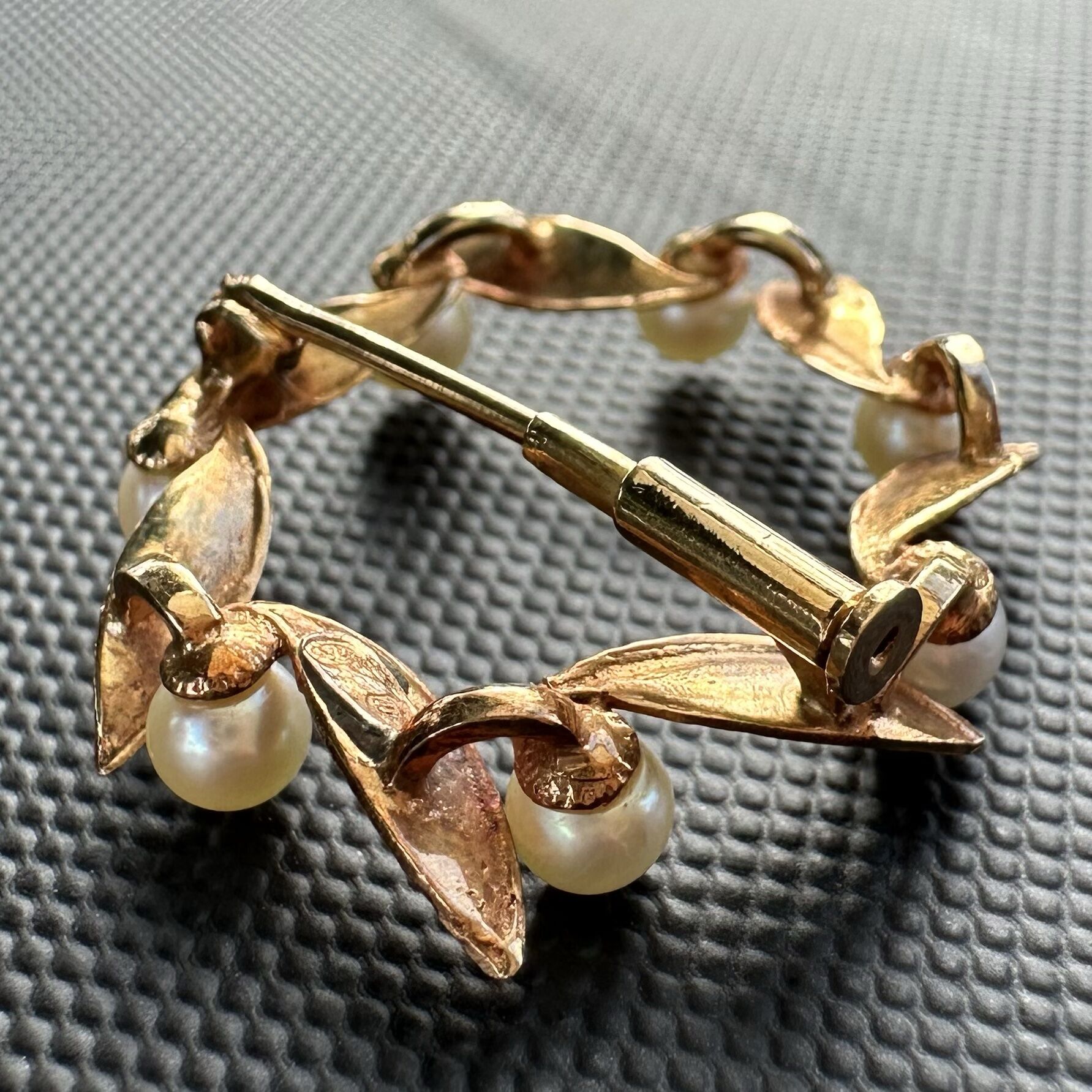 Rare Vintage 18K Yellow Gold Cultured Pearl Wreath Brooch - Image 3