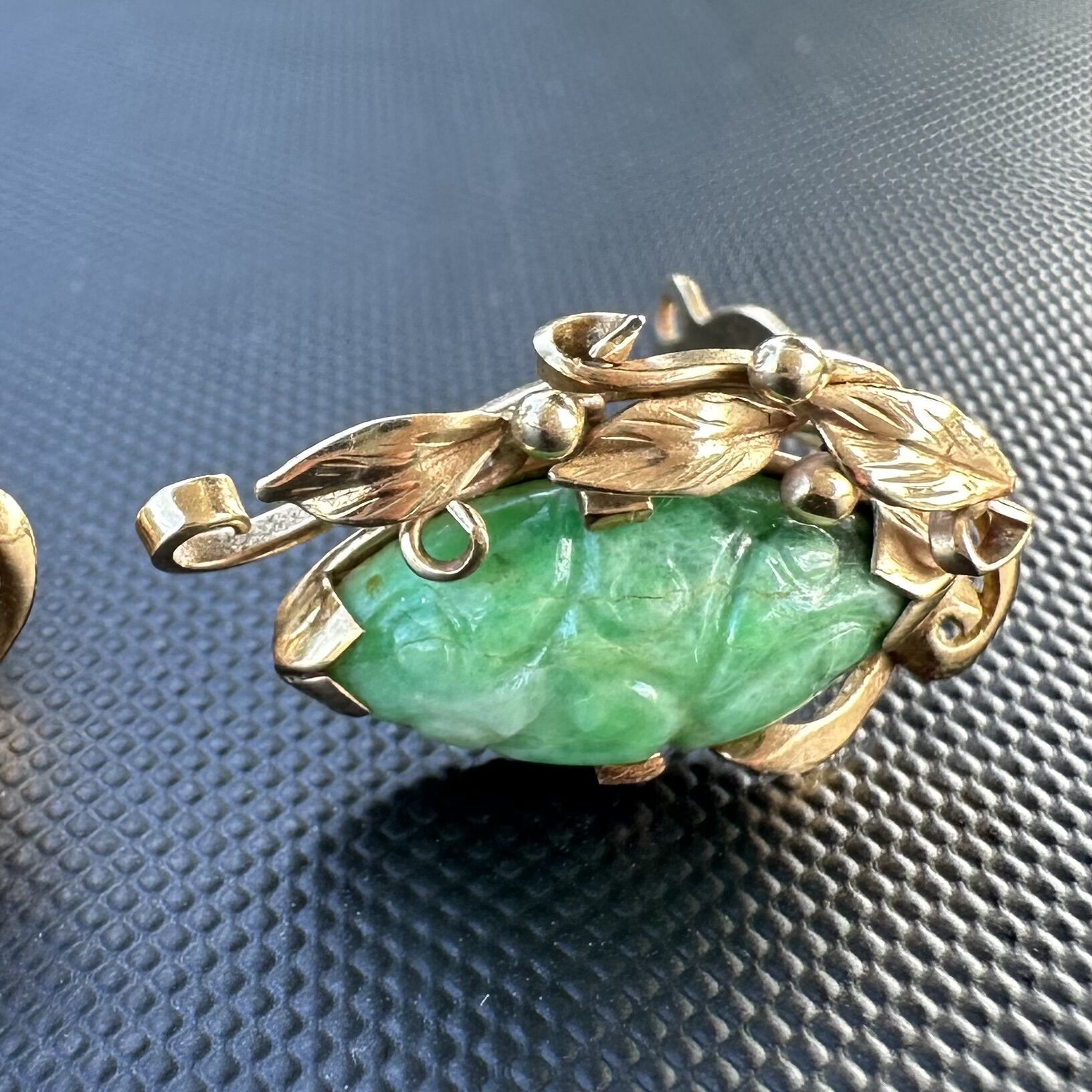 MING'S 14K Carved Jadeite Jade Vivid Green Leaf Scroll Clip-On Earrings - Image 7