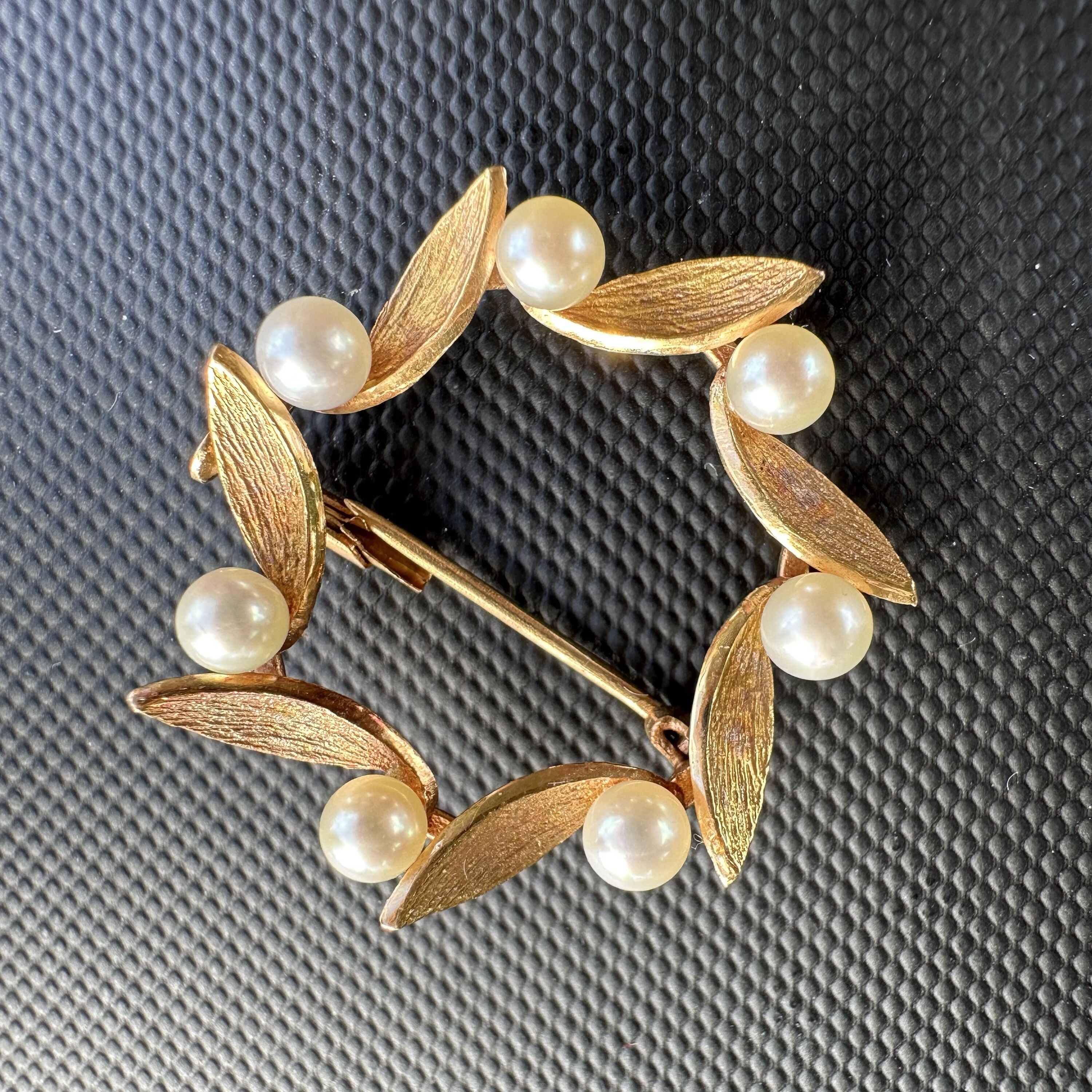 Rare Vintage 18K Yellow Gold Cultured Pearl Wreath Brooch - Image 9