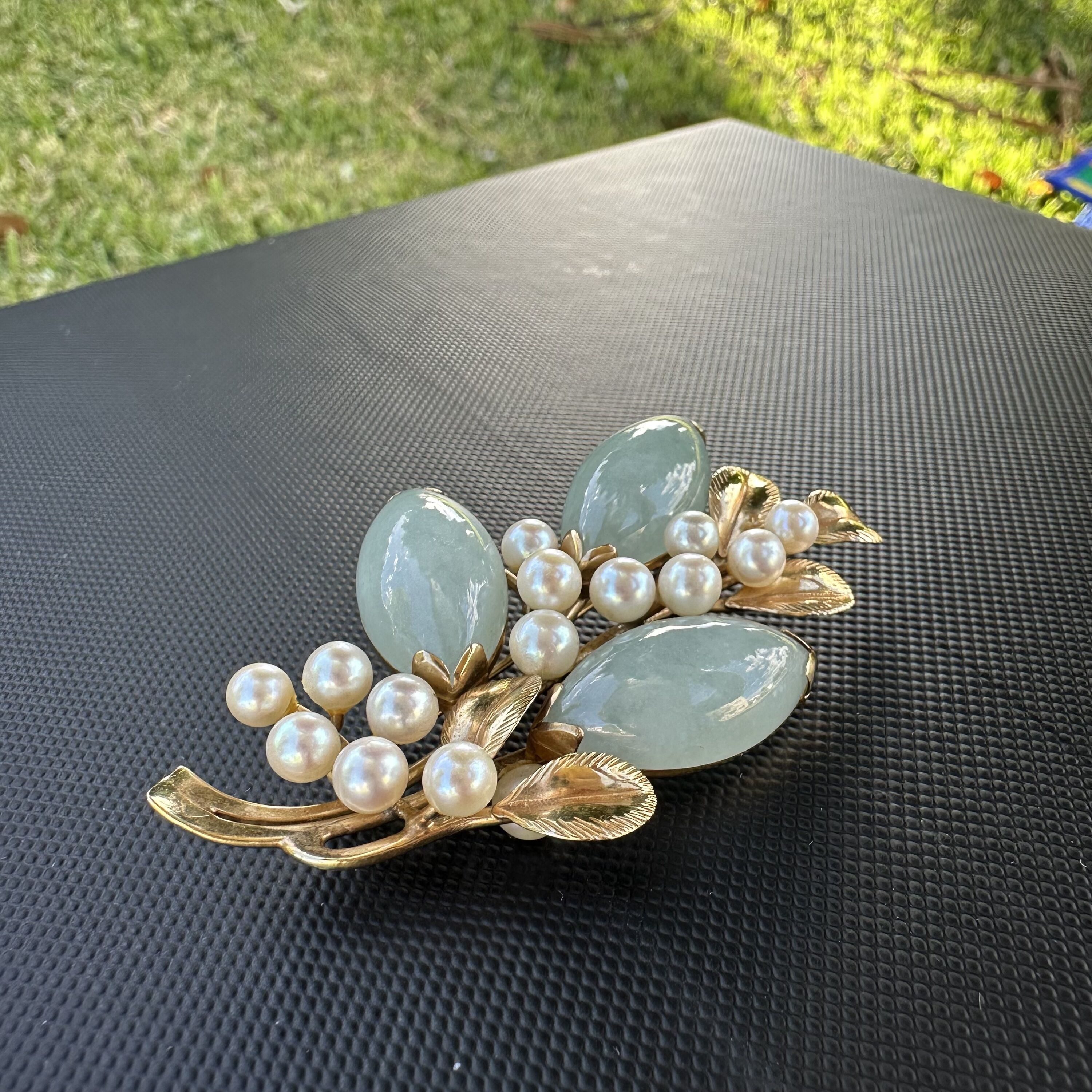 Vintage MING’S 14Kt Yellow Gold Water Jade & Pearl Accents Brooch - Image 2