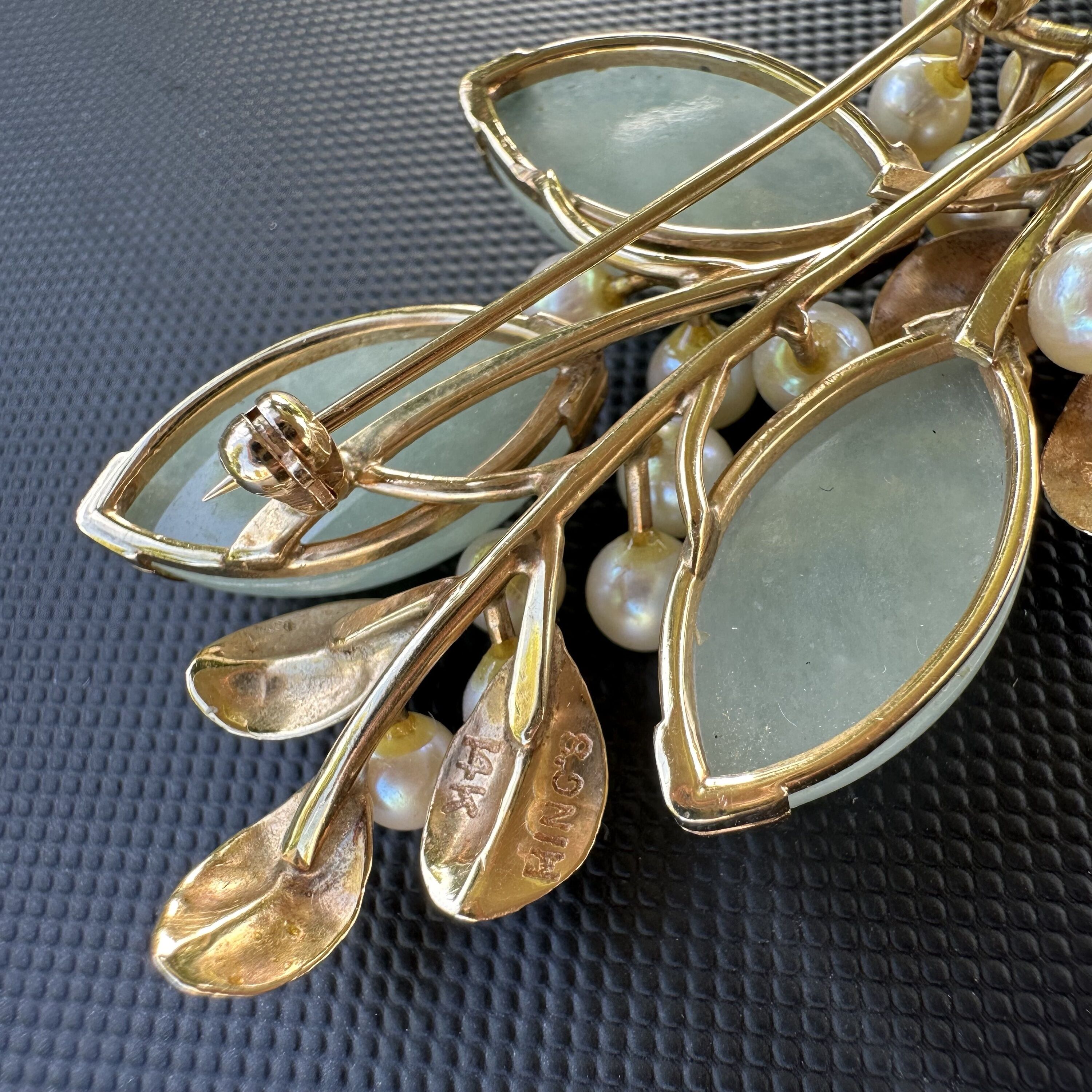 Vintage MING’S 14Kt Yellow Gold Water Jade & Pearl Accents Brooch - Image 5