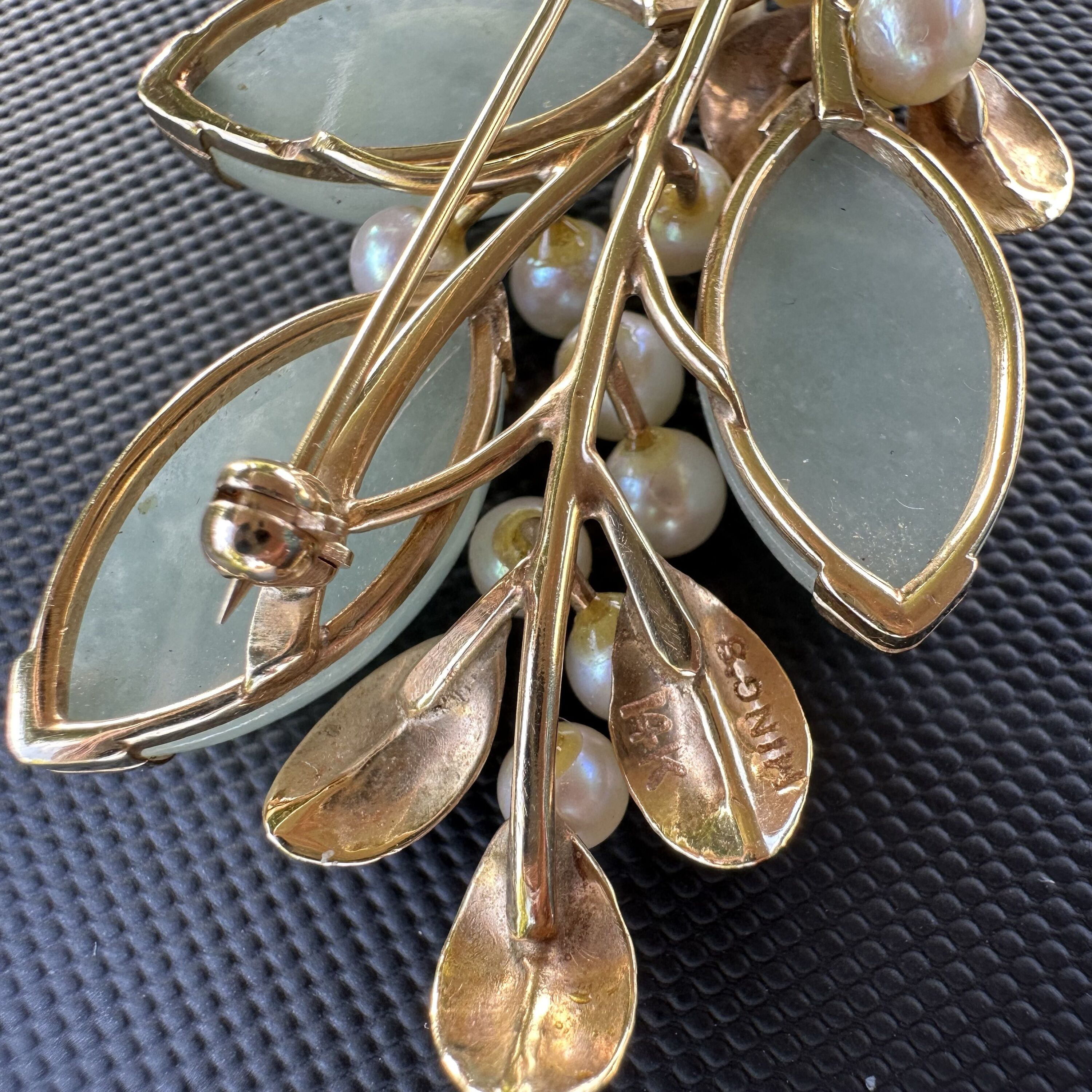 Vintage MING’S 14Kt Yellow Gold Water Jade & Pearl Accents Brooch - Image 10