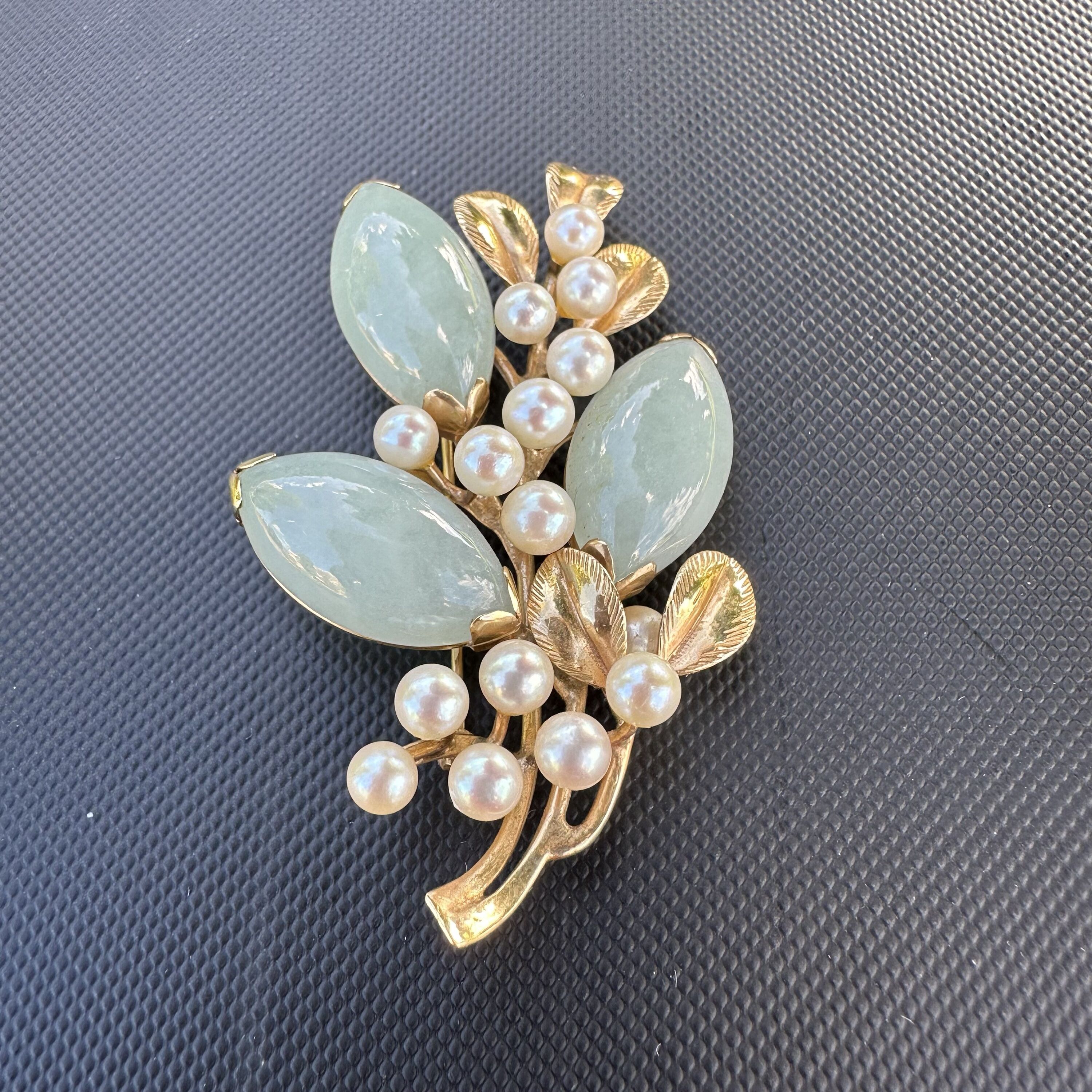 Vintage MING’S 14Kt Yellow Gold Water Jade & Pearl Accents Brooch - Image 4