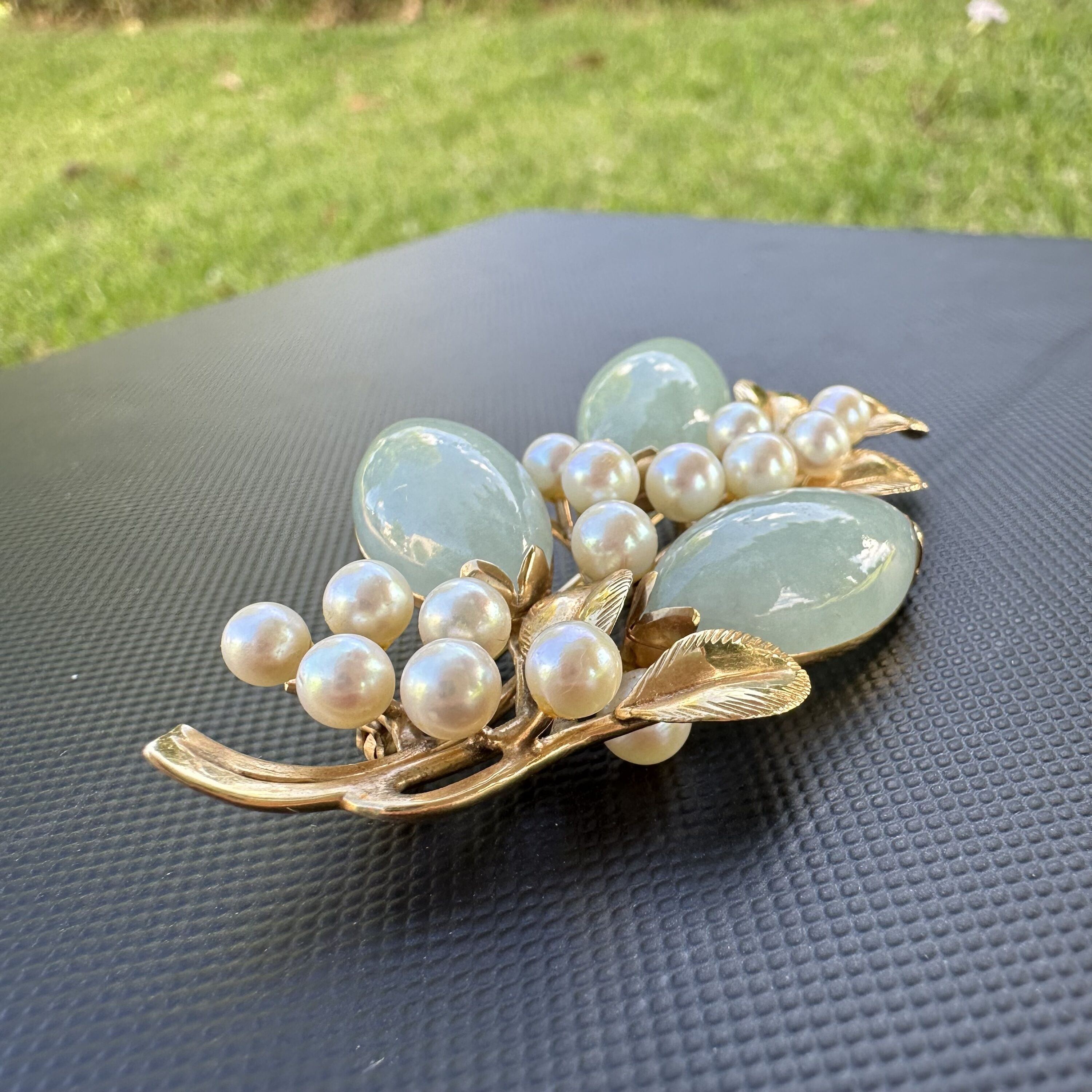 Vintage MING’S 14Kt Yellow Gold Water Jade & Pearl Accents Brooch - Image 3