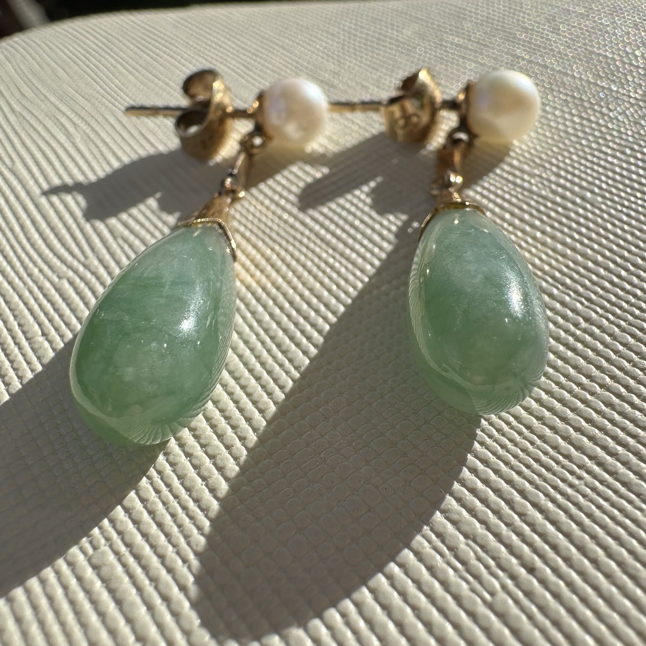 Elegant 14K Yellow Gold Jade and Pearl Earrings - Image 7