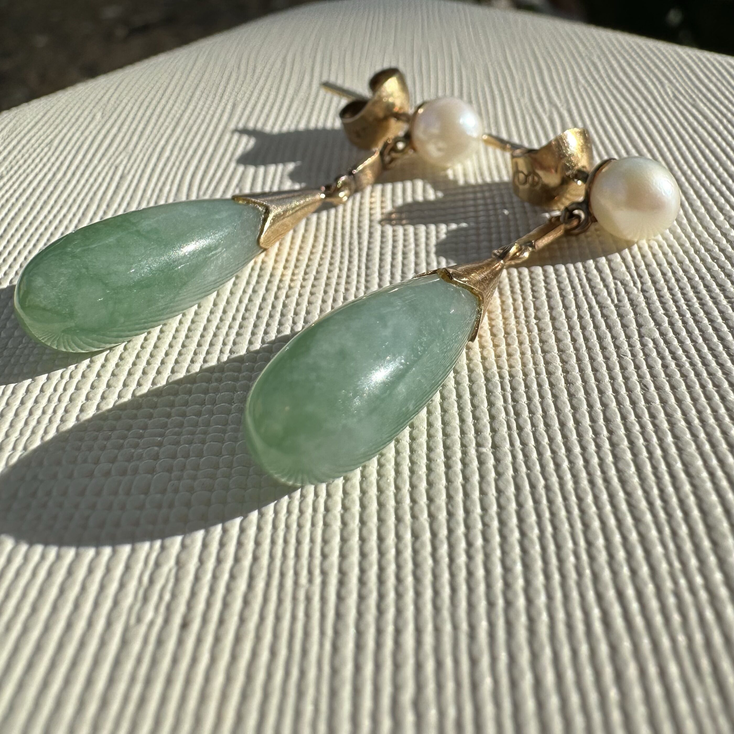 Elegant 14K Yellow Gold Jade and Pearl Earrings - Image 6
