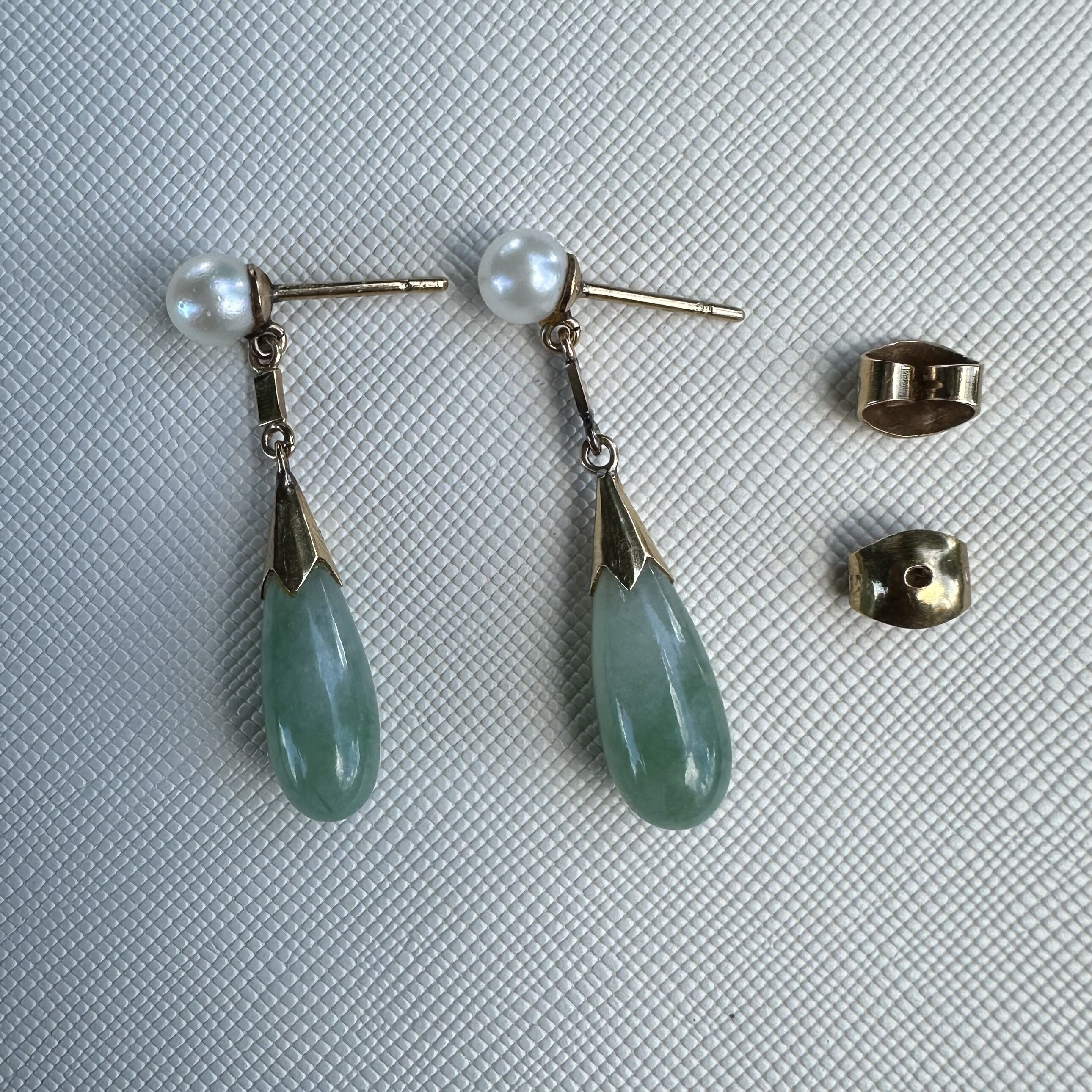 Elegant 14K Yellow Gold Jade and Pearl Earrings - Image 8