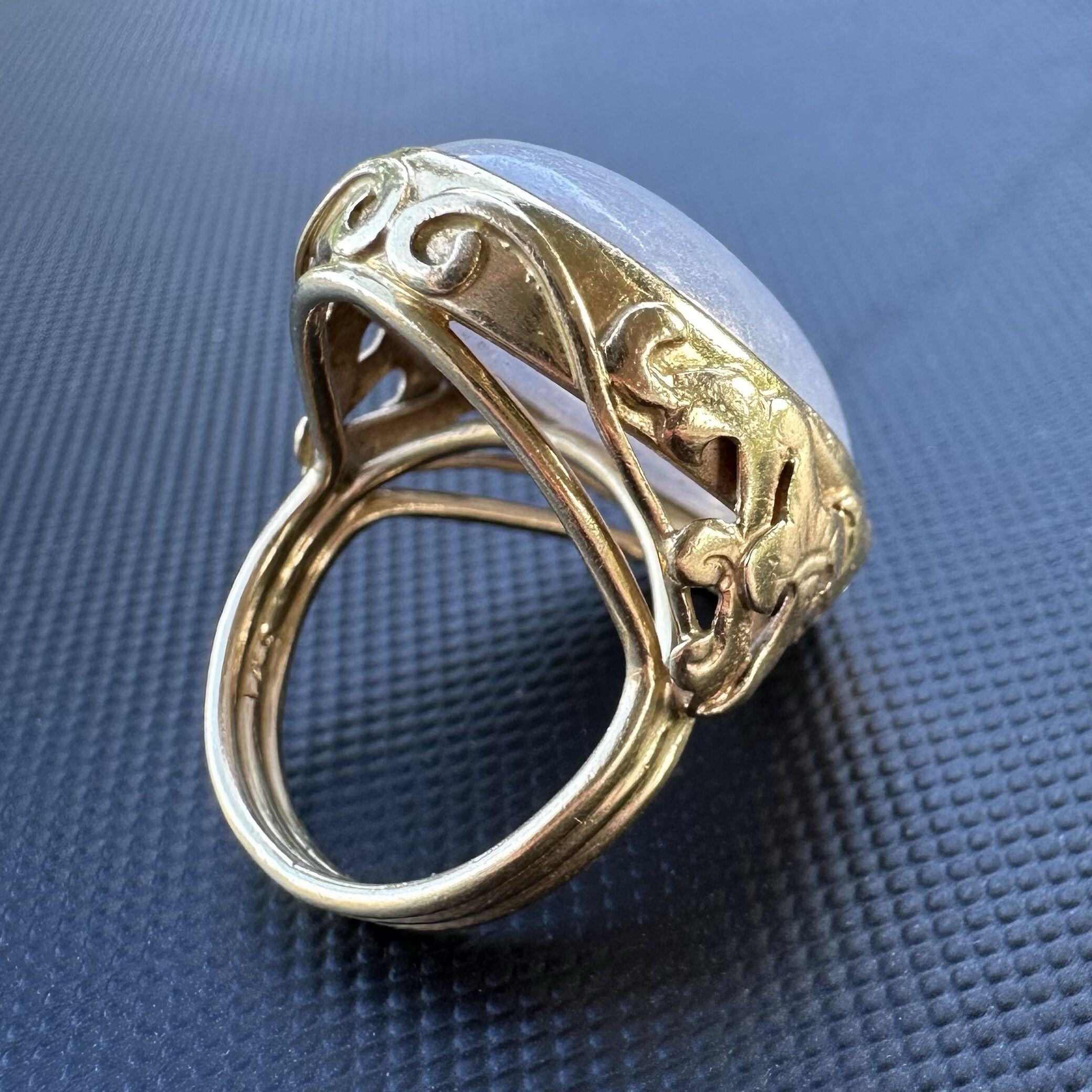 MING’S Translucent Water Jade Ring | 14K Yellow Gold | Leaves Motif | Large Jade Stone - Image 7