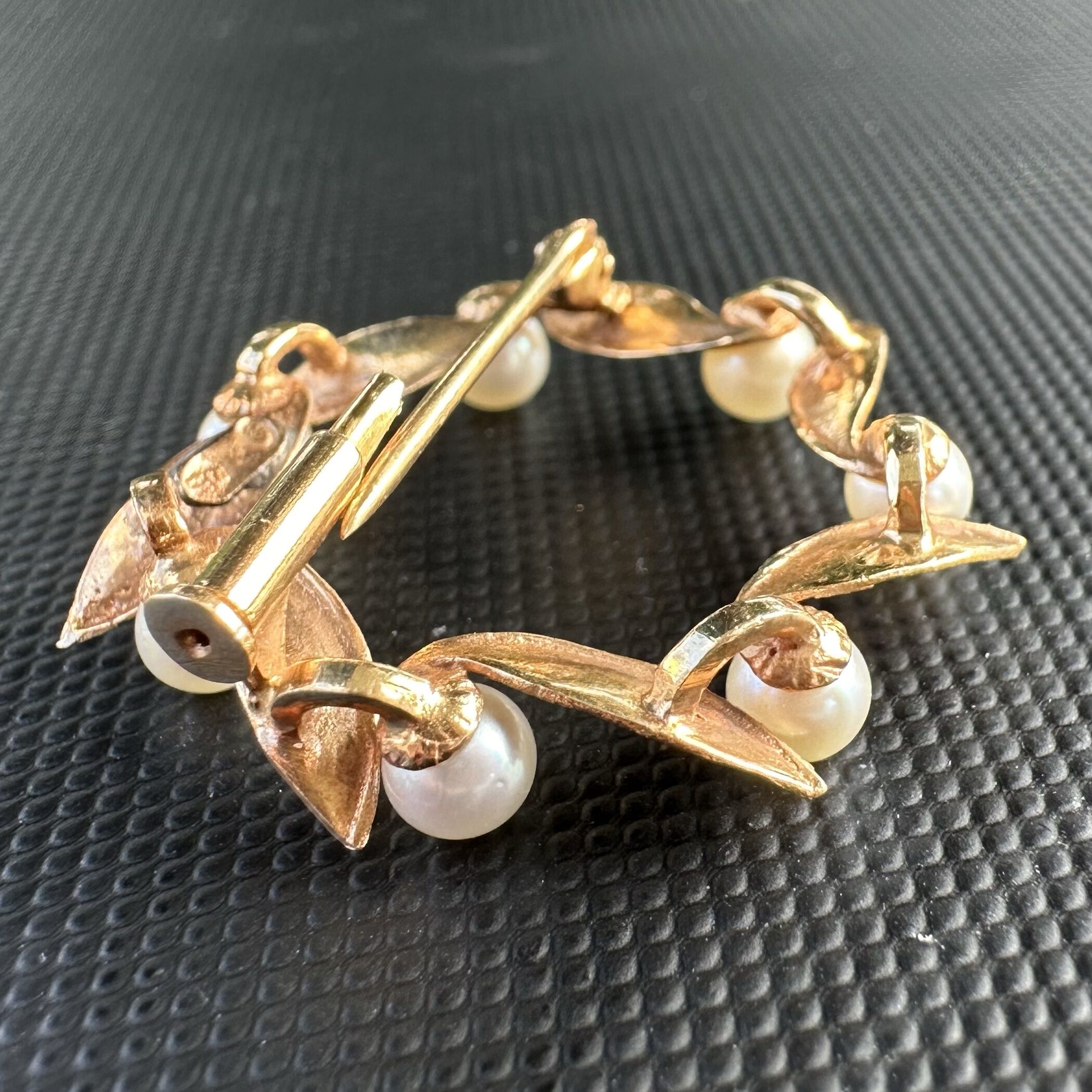 Rare Vintage 18K Yellow Gold Cultured Pearl Wreath Brooch - Image 6