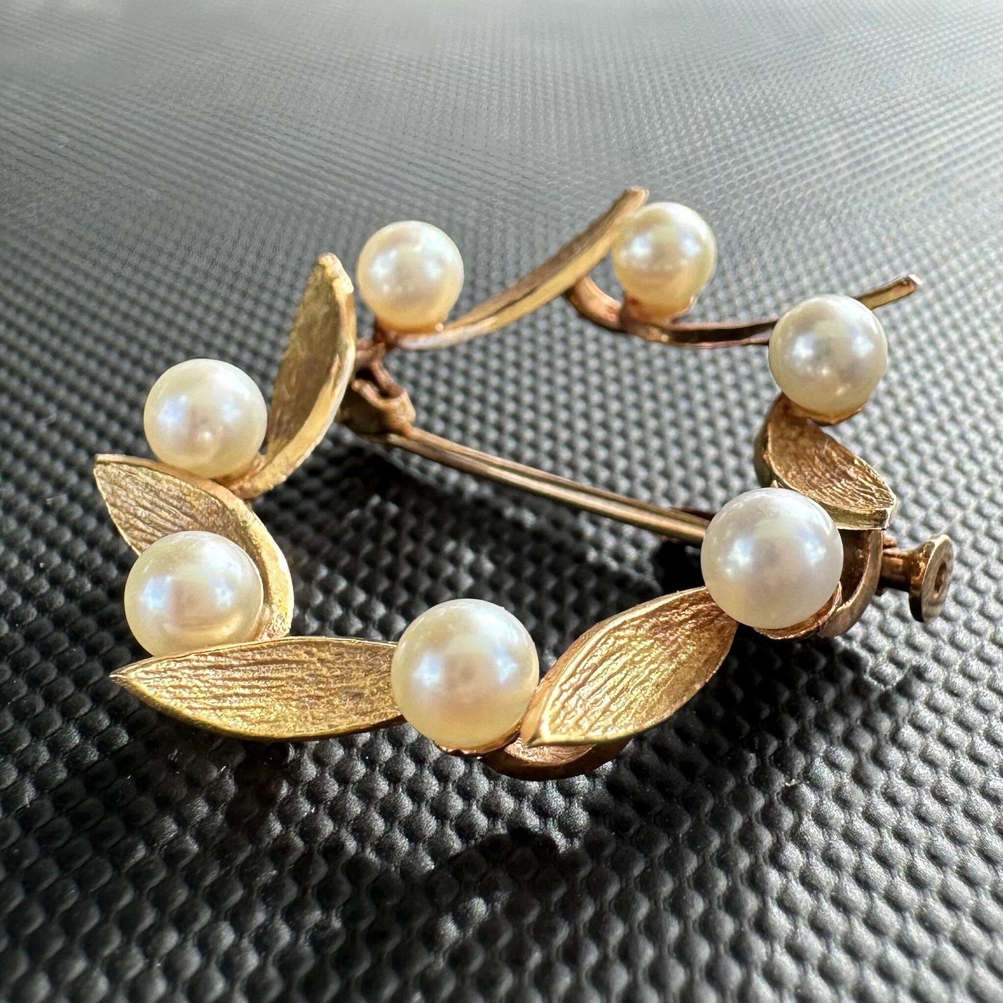 Rare Vintage 18K Yellow Gold Cultured Pearl Wreath Brooch - Image 2