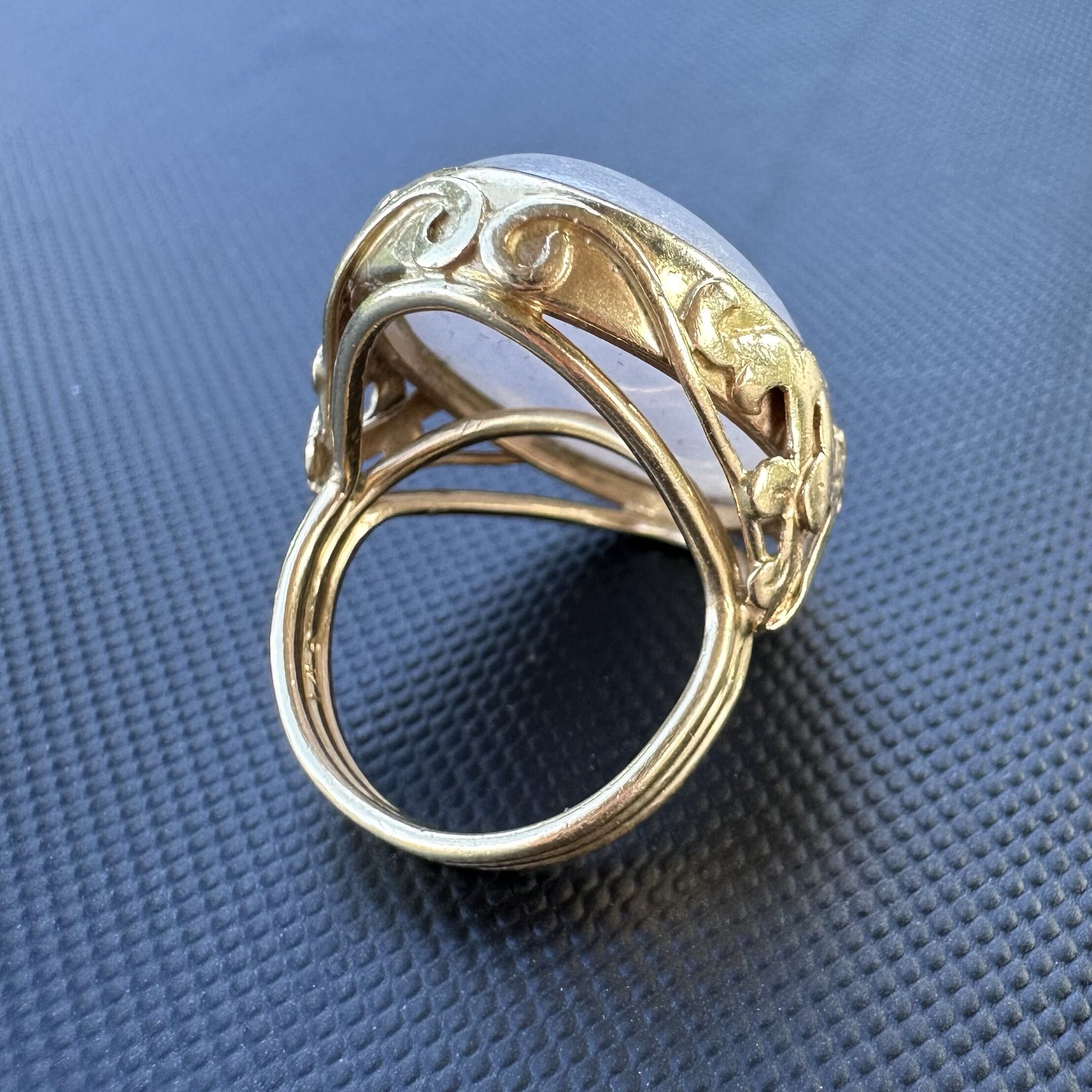 MING’S Translucent Water Jade Ring | 14K Yellow Gold | Leaves Motif | Large Jade Stone - Image 8