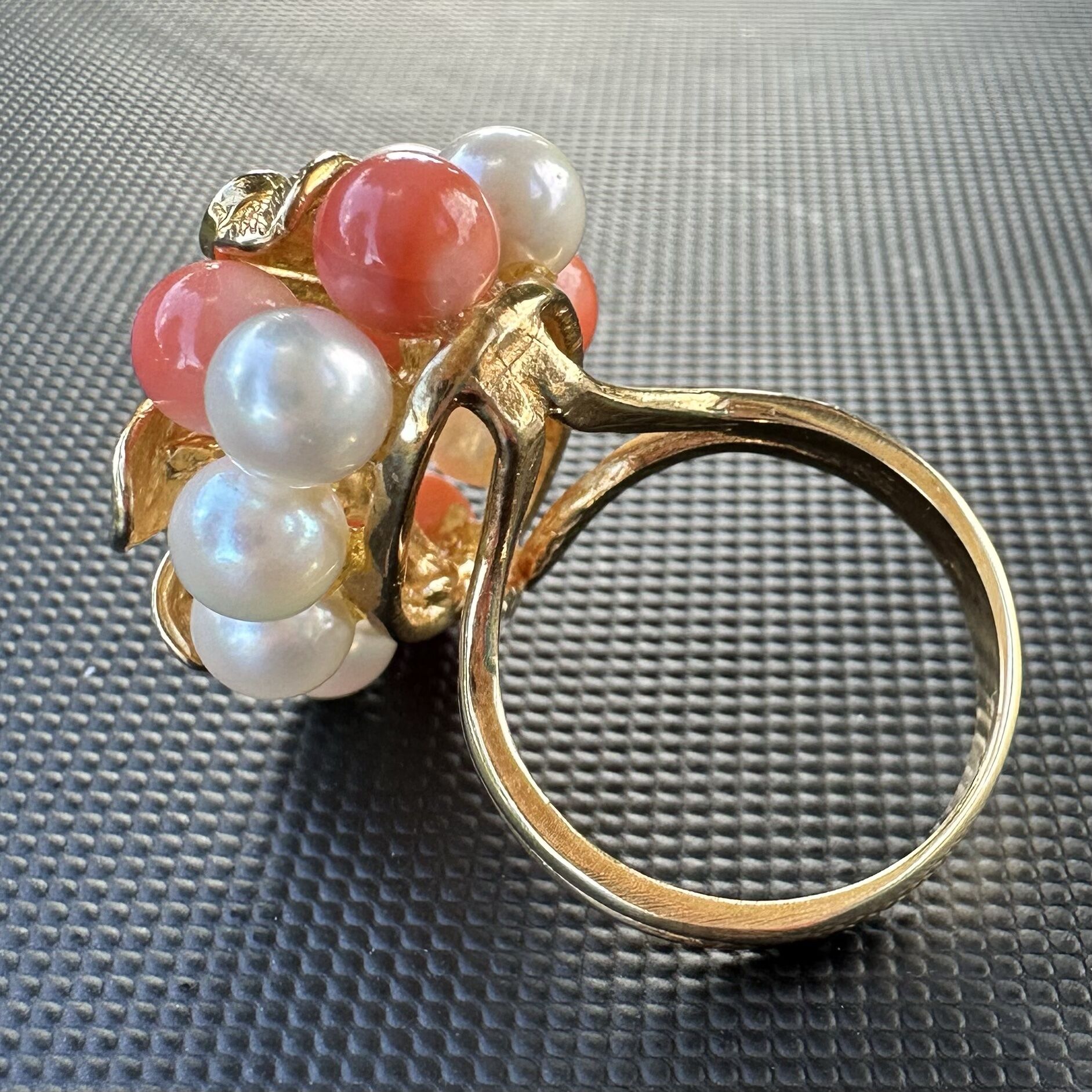 RARE Ming’s of Hawaii 14K Coral and Pearl Cluster Statement Ring (size 6) - Image 7