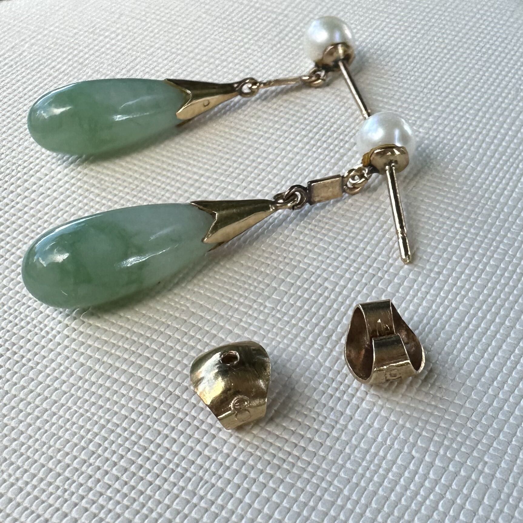 Elegant 14K Yellow Gold Jade and Pearl Earrings - Image 5