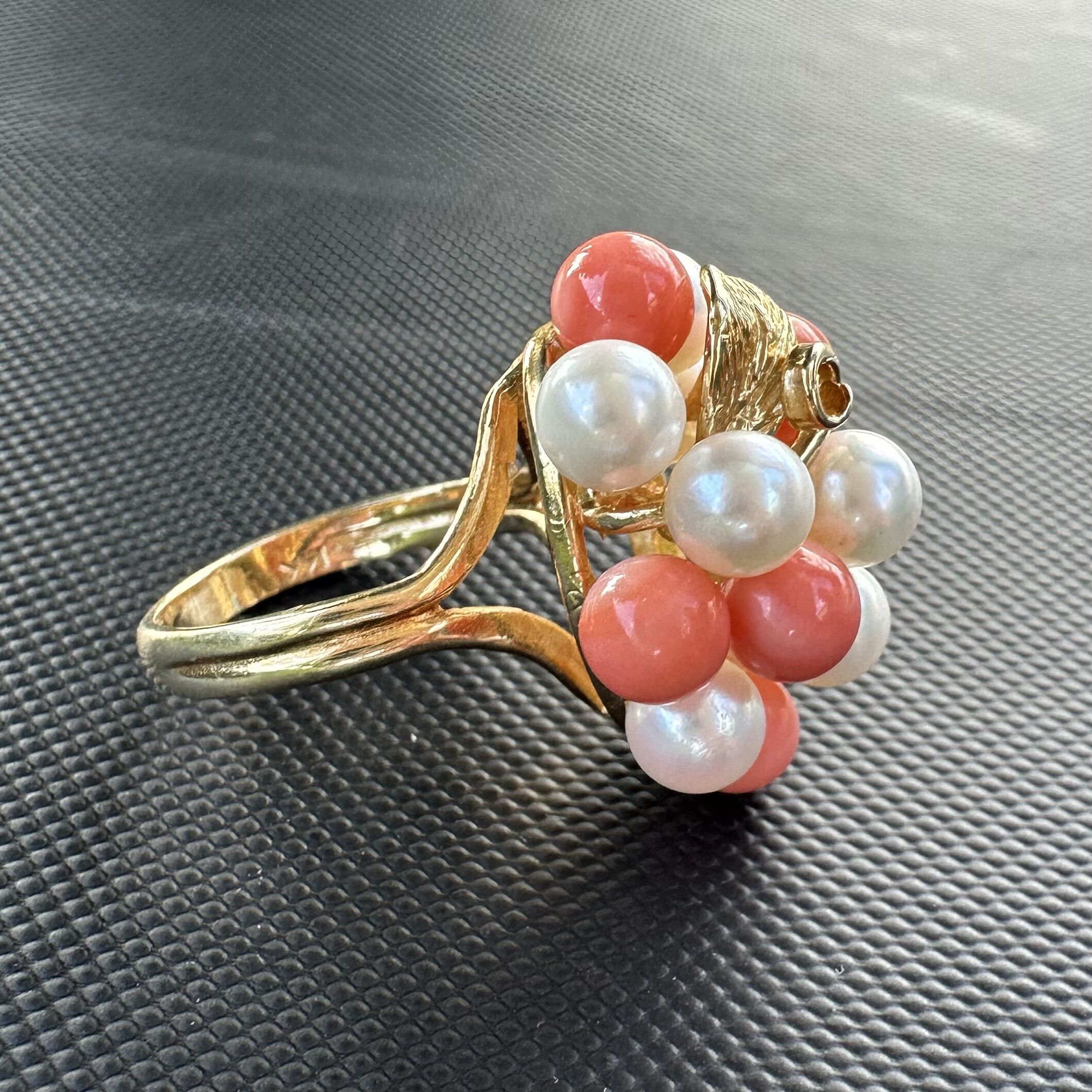 RARE Ming’s of Hawaii 14K Coral and Pearl Cluster Statement Ring (size 6) - Image 10