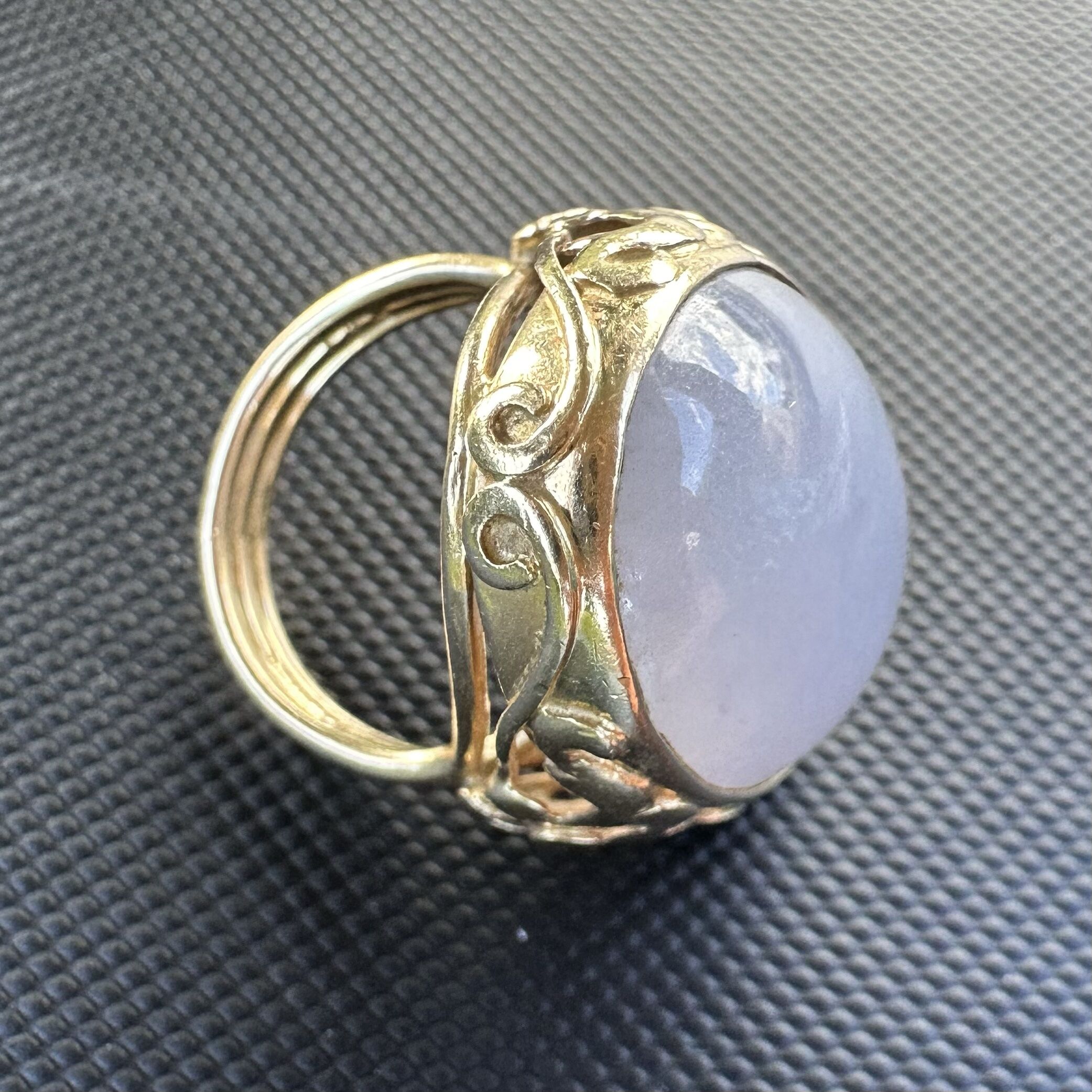 MING’S Translucent Water Jade Ring | 14K Yellow Gold | Leaves Motif | Large Jade Stone - Image 5