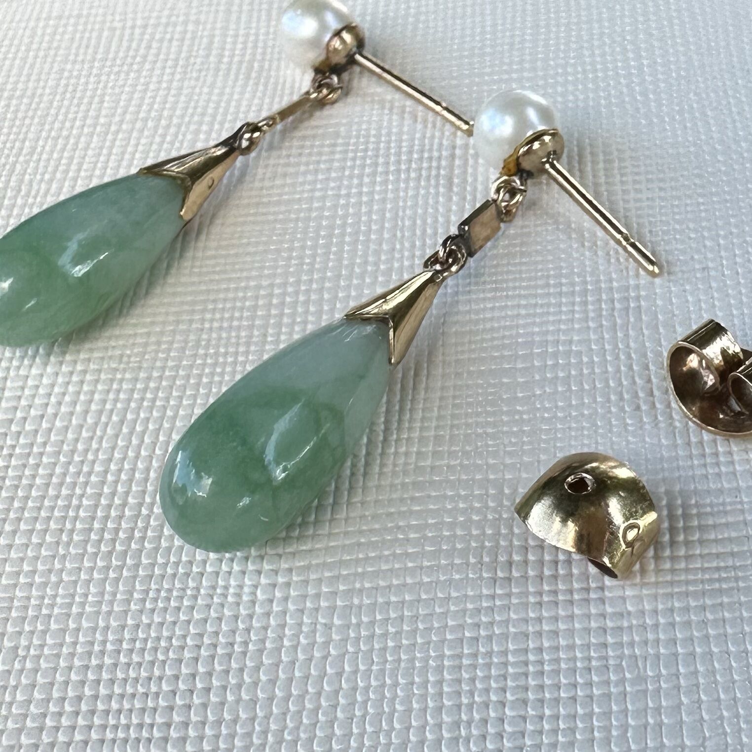 Elegant 14K Yellow Gold Jade and Pearl Earrings - Image 4