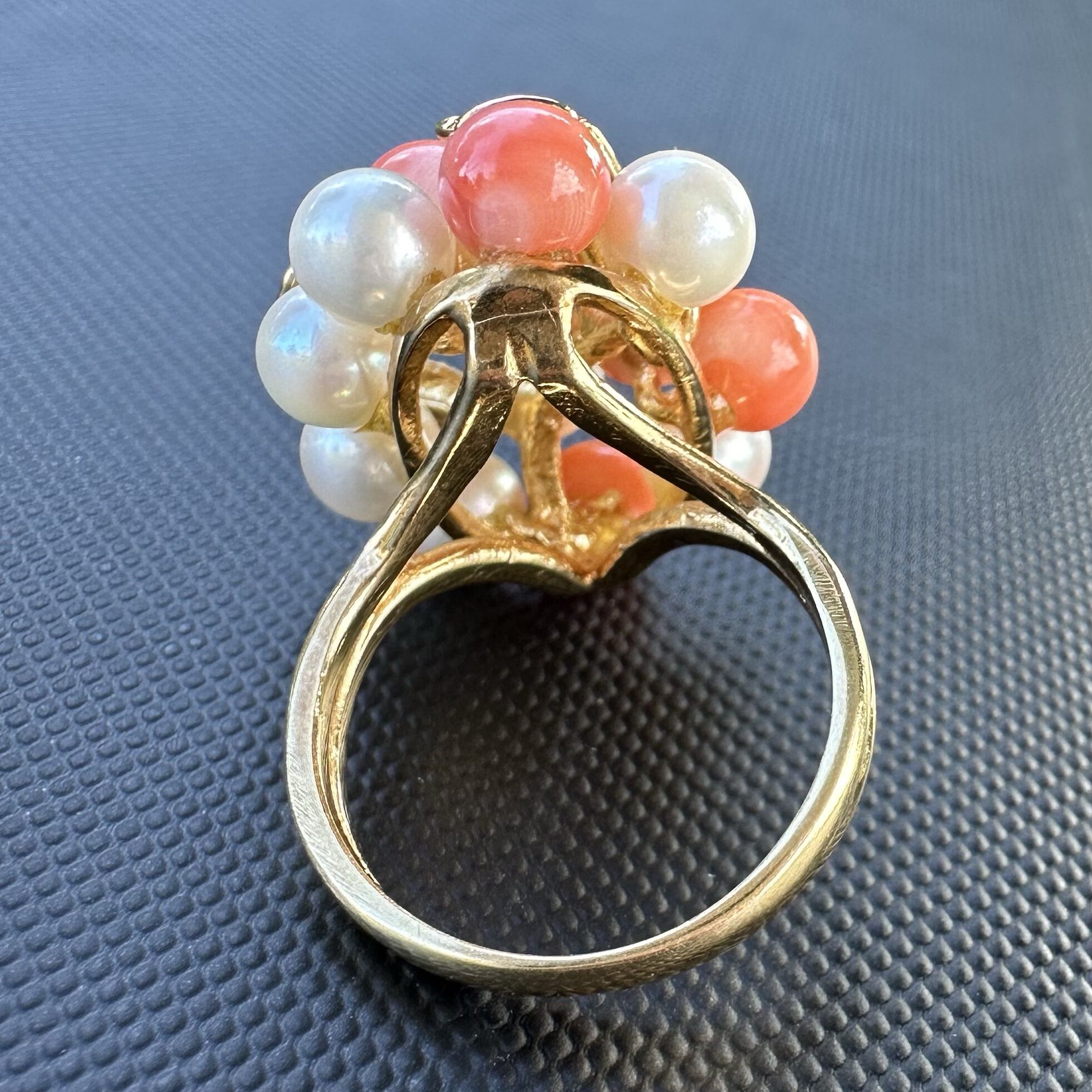RARE Ming’s of Hawaii 14K Coral and Pearl Cluster Statement Ring (size 6) - Image 11