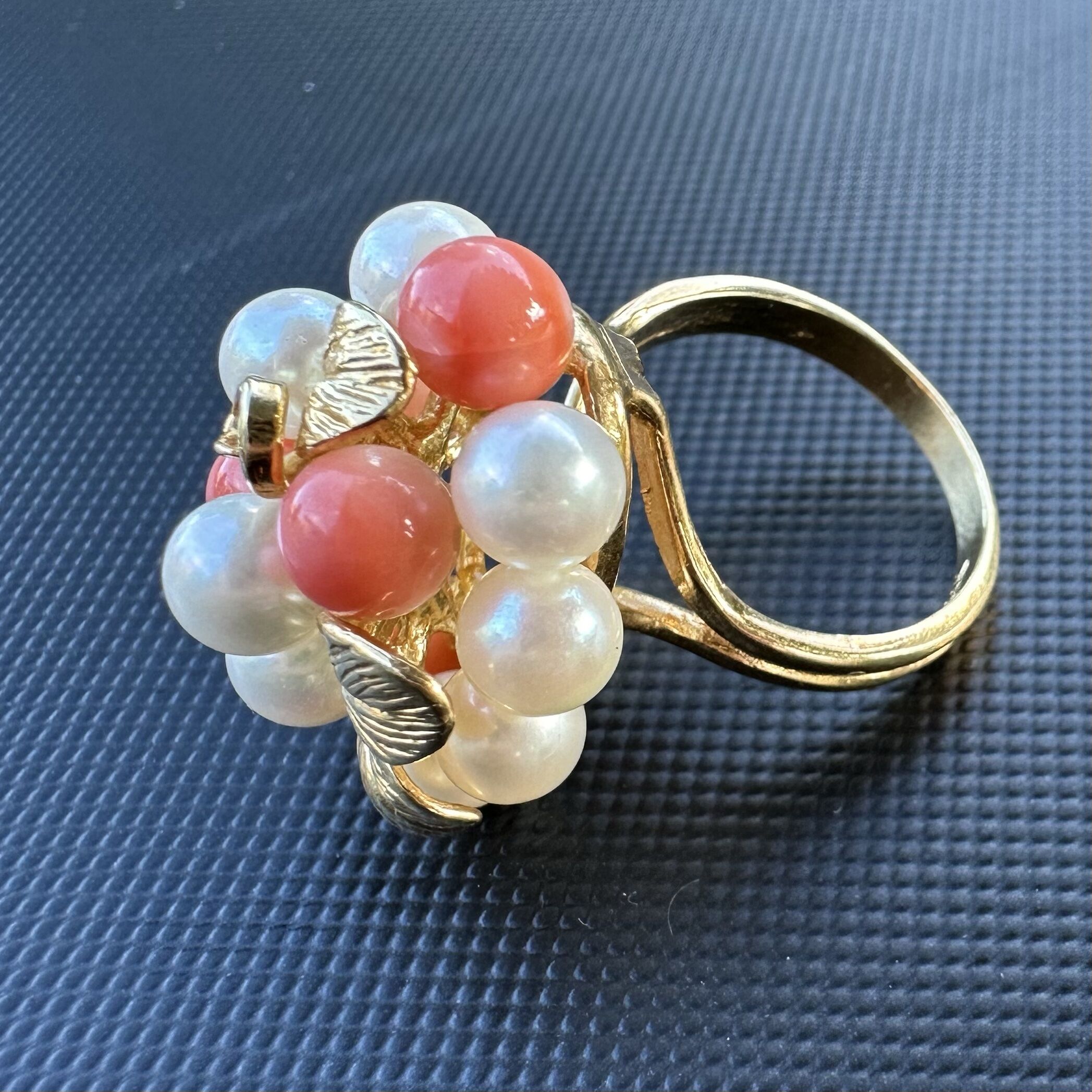 RARE Ming’s of Hawaii 14K Coral and Pearl Cluster Statement Ring (size 6) - Image 9